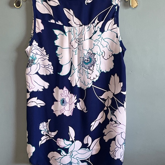 SELLING APT. 9 TOP FOR WOMEN SIZE SMALL COLOR FLORAL BLUE/WHITE💙🤍SPRING SEASON - Picture 12 of 15